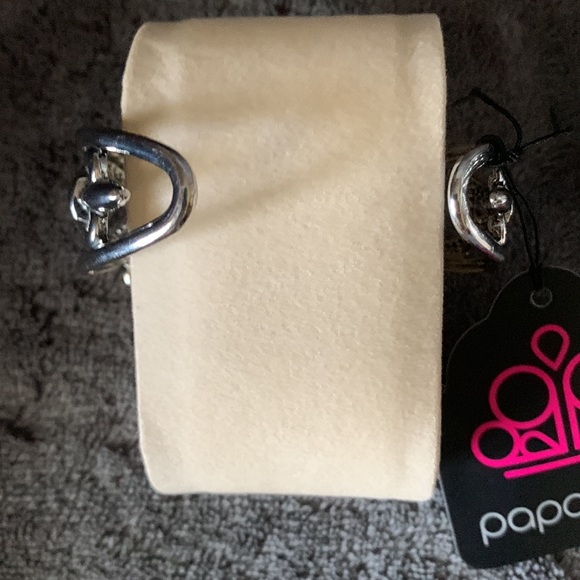 Set of Four (4) Paparazzi Silver Cuff Bracelets. NWT - Picture 3 of 9